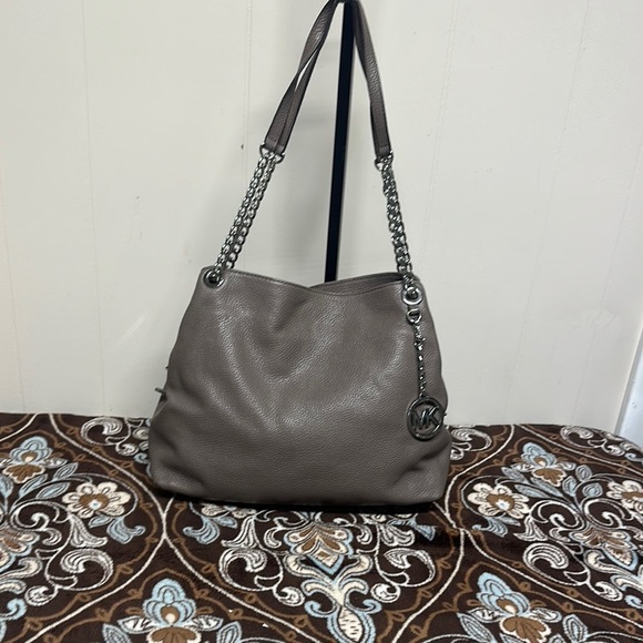 Michael Kors Jet Set Leather Shoulder Bag with Chain Straps - Picture 1 of 16
